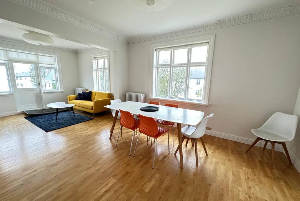 Beautiful 2 Bedroom Apartment Downtown 레이캬비크 외부 사진